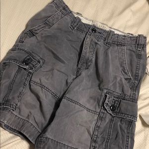 Men’s gray cargo shorts